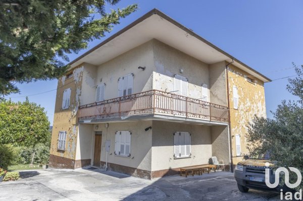 casa indipendente in vendita a Cingoli