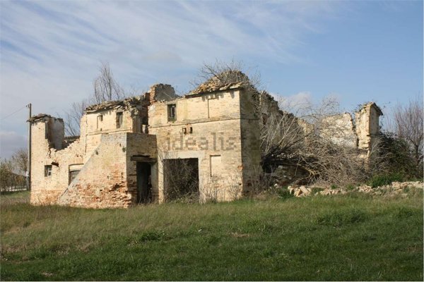 casa indipendente in vendita a Cingoli in zona Botontano