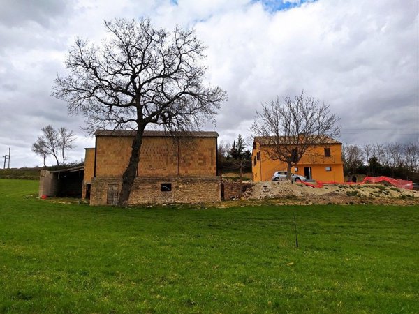 casa indipendente in vendita a Cingoli