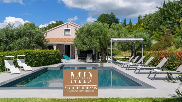 casa indipendente in vendita a Cingoli