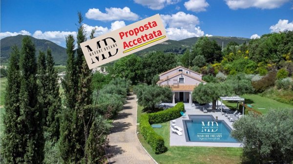 casa indipendente in vendita a Cingoli