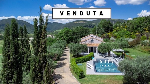 casa indipendente in vendita a Cingoli