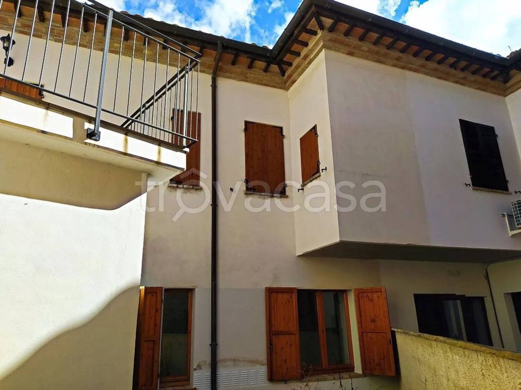 casa indipendente in vendita a Cingoli in zona Strada