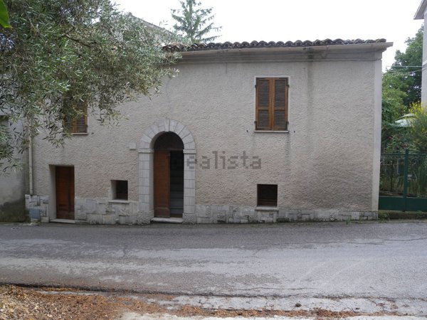 casa indipendente in vendita a Cingoli