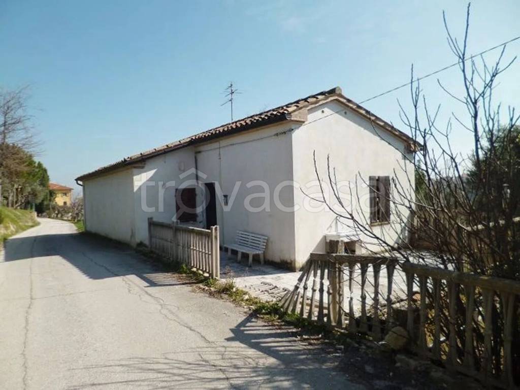 casa indipendente in vendita a Cingoli in zona Strada