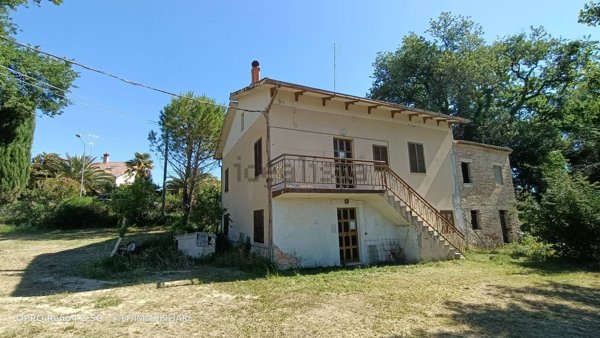 casa indipendente in vendita a Cingoli in zona San Faustino