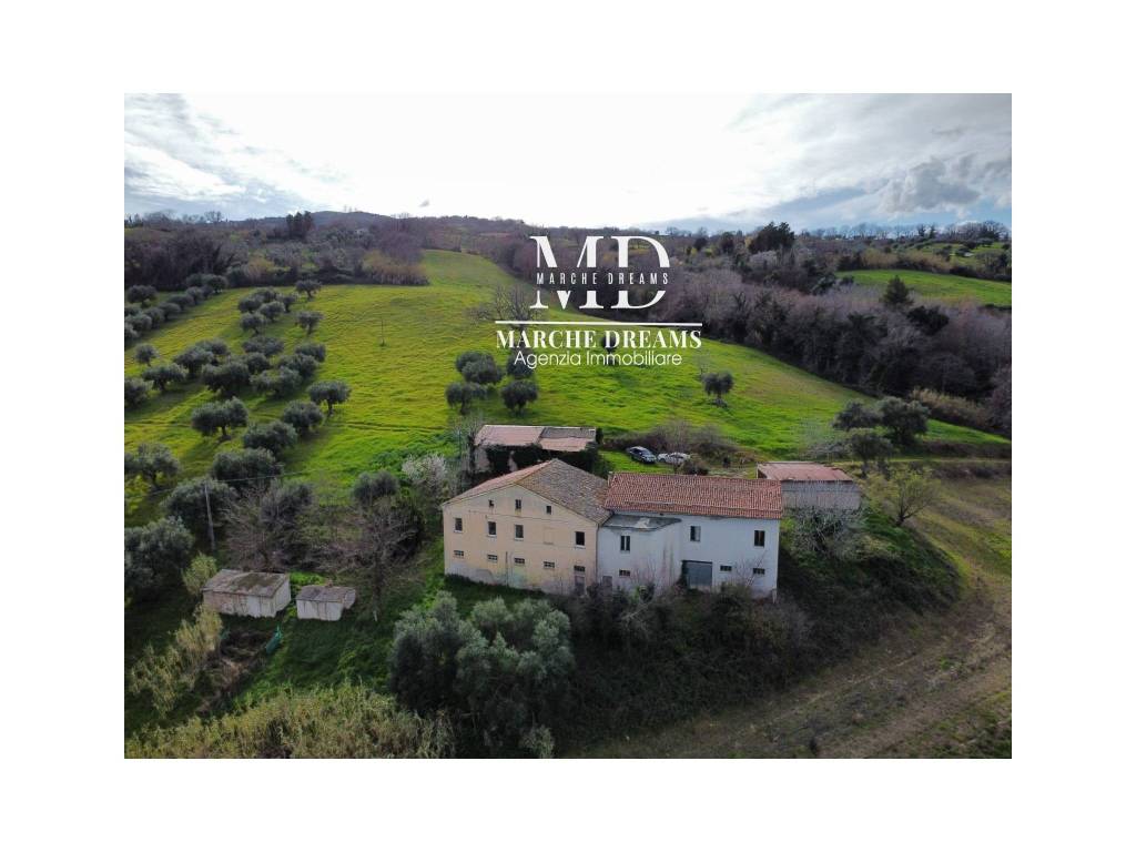 casa indipendente in vendita a Cingoli in zona Strada