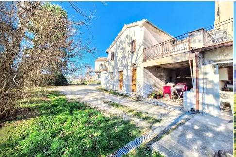 casa indipendente in vendita a Cingoli in zona Colcerasa