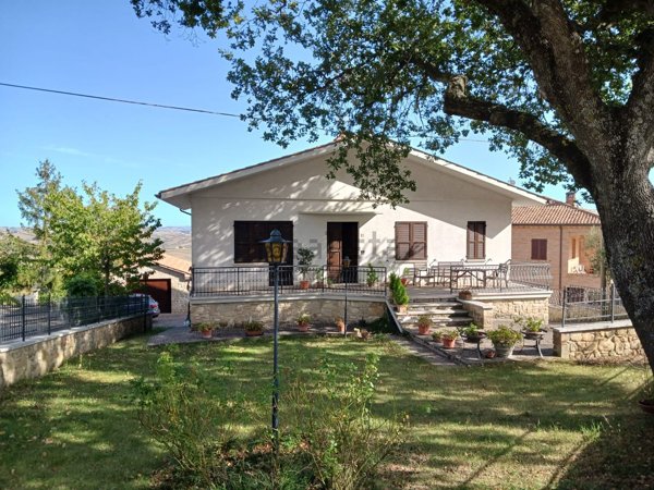 appartamento in vendita a Cingoli in zona Carciole