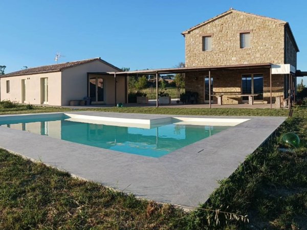 casa indipendente in vendita a Cingoli