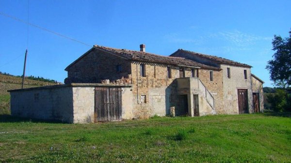 casa indipendente in vendita a Cingoli
