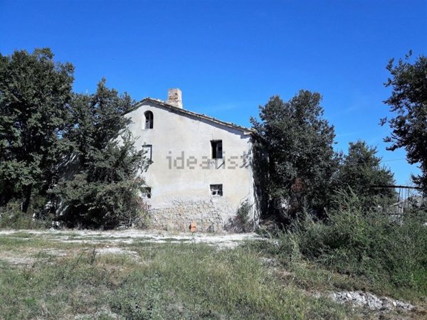 casa indipendente in vendita a Cingoli