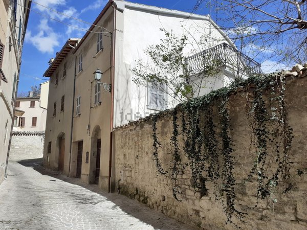 casa indipendente in vendita a Cingoli