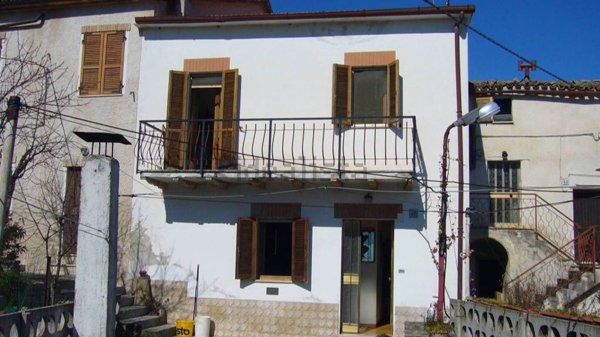 casa indipendente in vendita a Cingoli