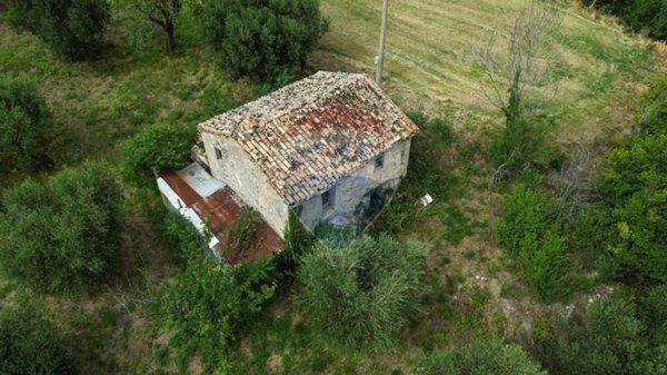 casa indipendente in vendita a Cingoli in zona Avenale