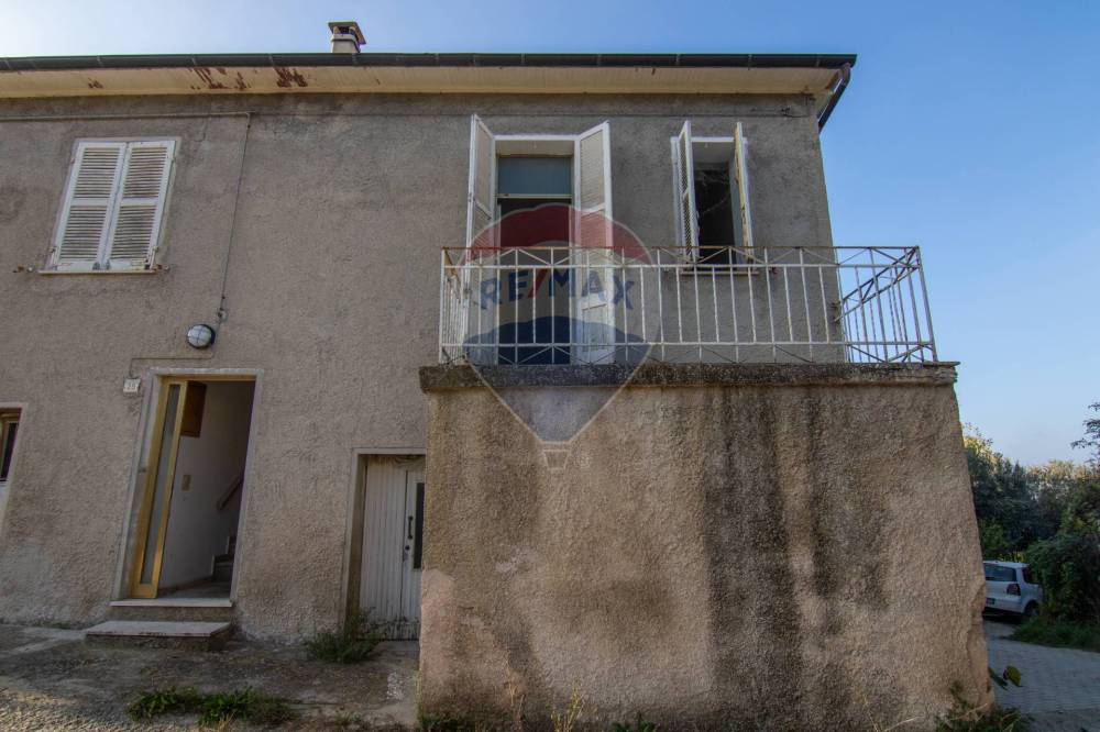 casa indipendente in vendita a Cingoli