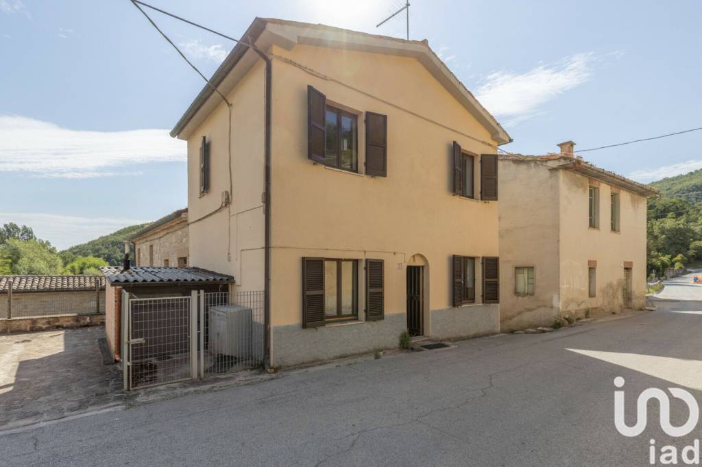 casa indipendente in vendita a Cingoli in zona Capo di Rio