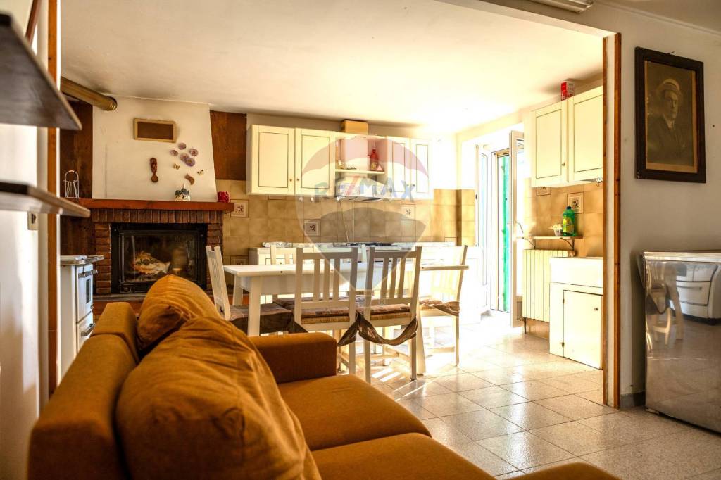 casa indipendente in vendita a Cingoli in zona Torre