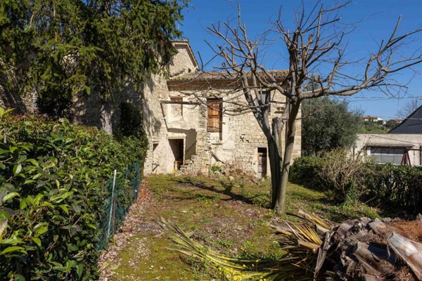 casa indipendente in vendita a Cingoli in zona Piancavallino