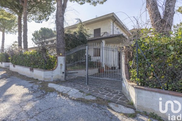 casa indipendente in vendita a Cingoli