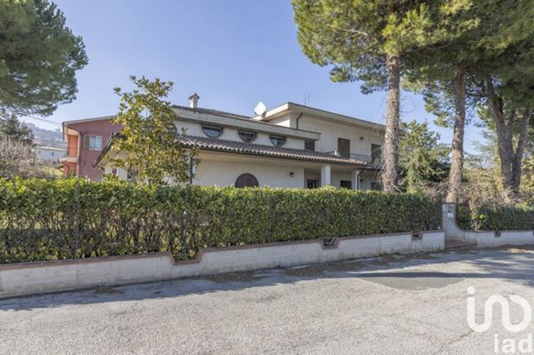 casa indipendente in vendita a Cingoli