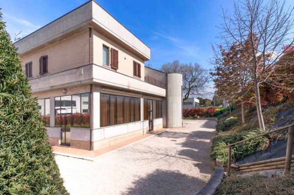 casa indipendente in vendita a Cingoli in zona Grottaccia