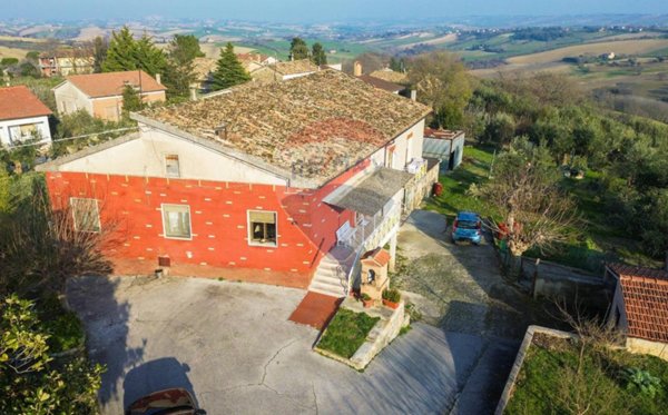 casa indipendente in vendita a Cingoli in zona Torre