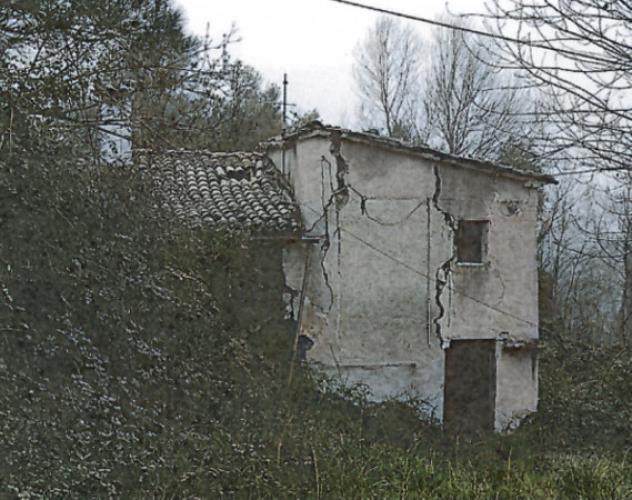casa indipendente in vendita a Cingoli