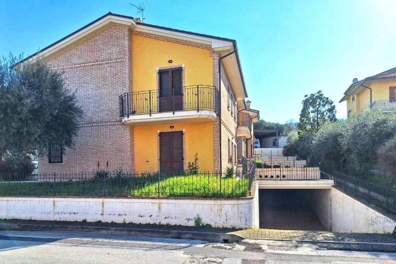 appartamento in vendita a Cingoli in zona Troviggiano