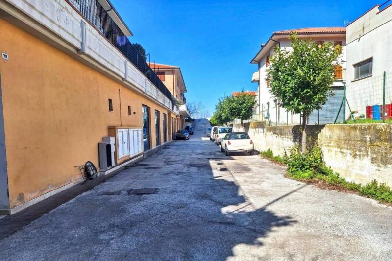 locale di sgombero in vendita a Cingoli