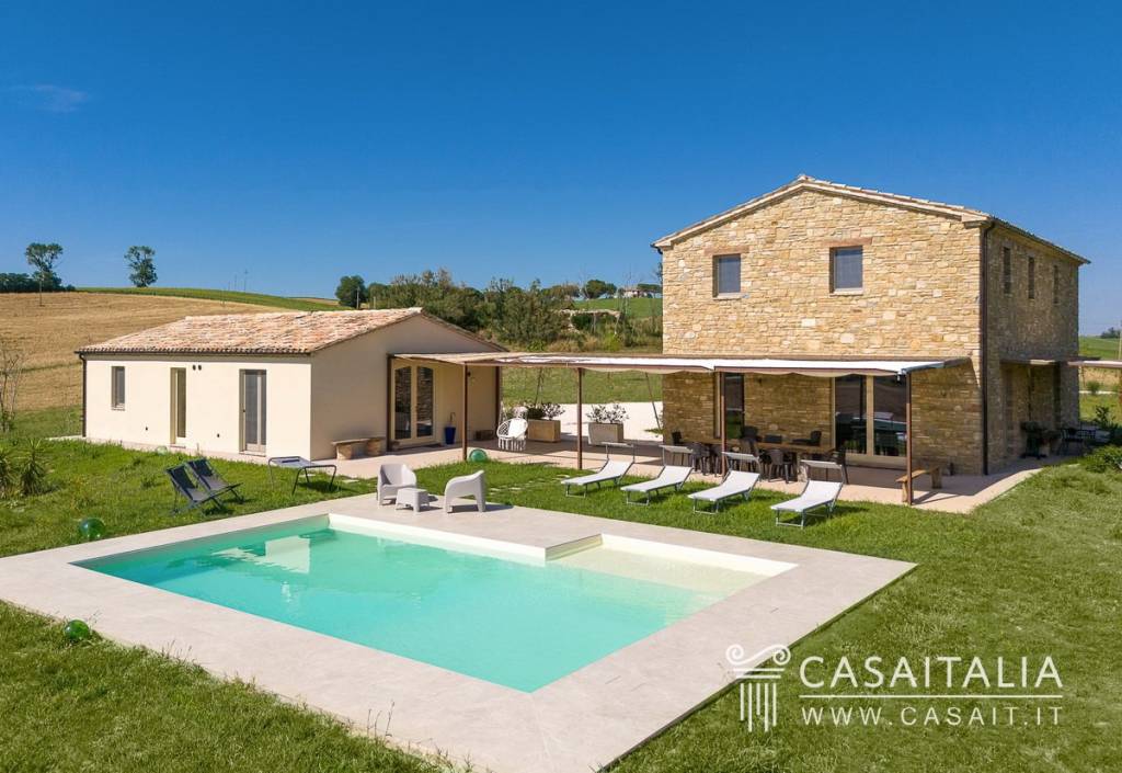 casa indipendente in vendita a Cingoli
