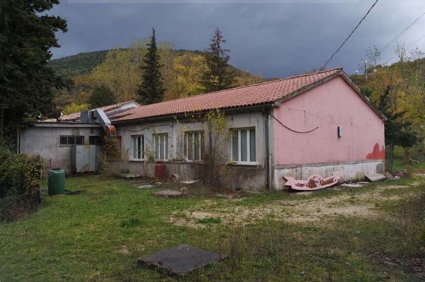 negozio in vendita a Cingoli in zona Valcarecce