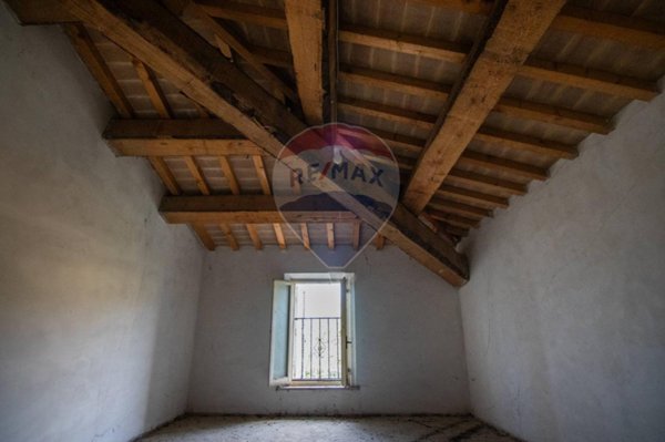 casa indipendente in vendita a Cingoli