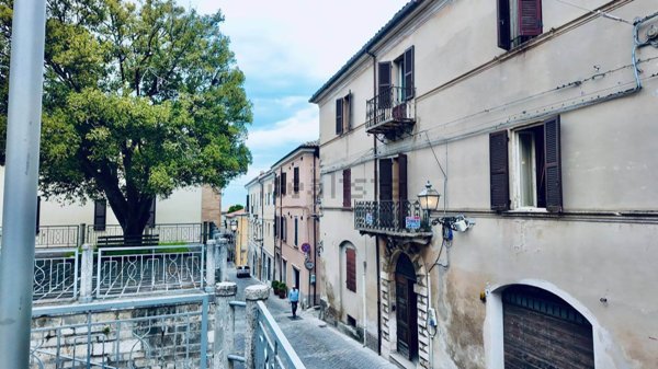 casa indipendente in vendita a Cingoli