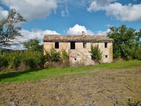 casa indipendente in vendita a Cingoli