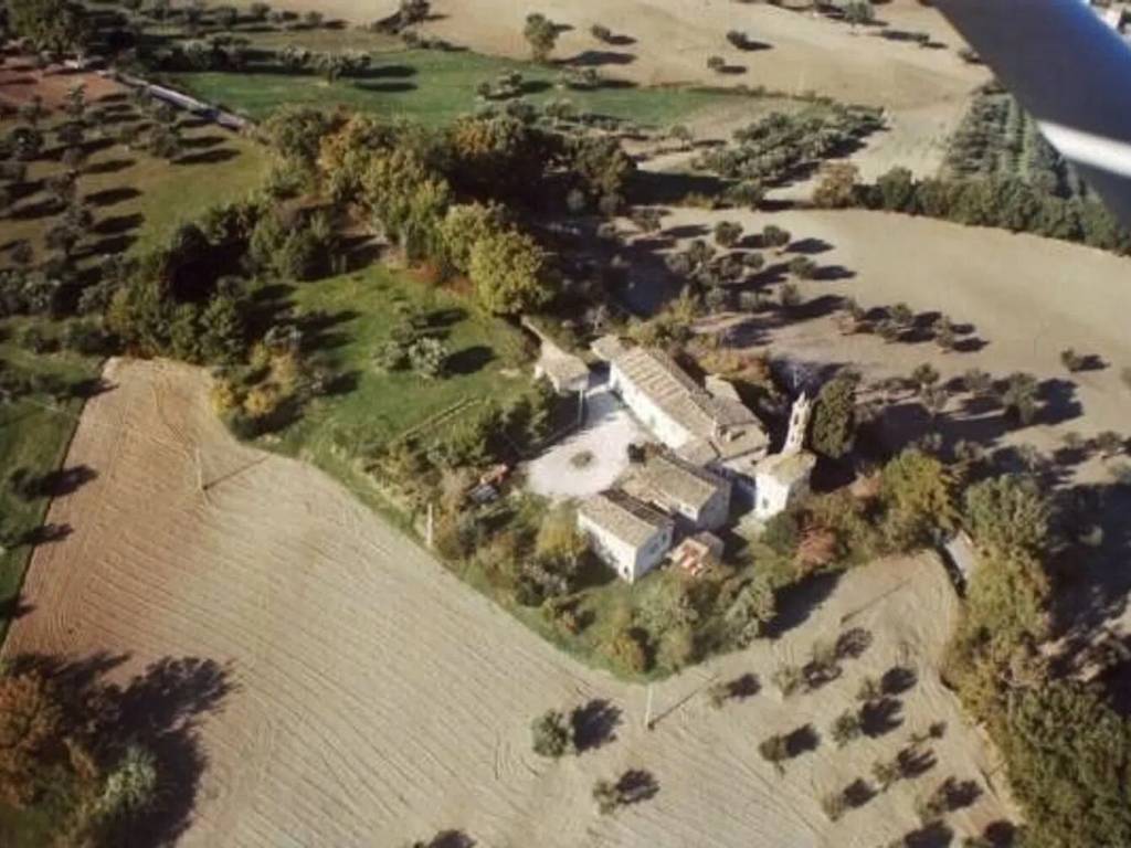 casa indipendente in vendita a Cingoli