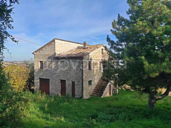 casa indipendente in vendita a Cingoli