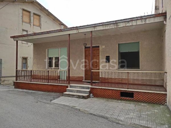 casa indipendente in vendita a Cingoli