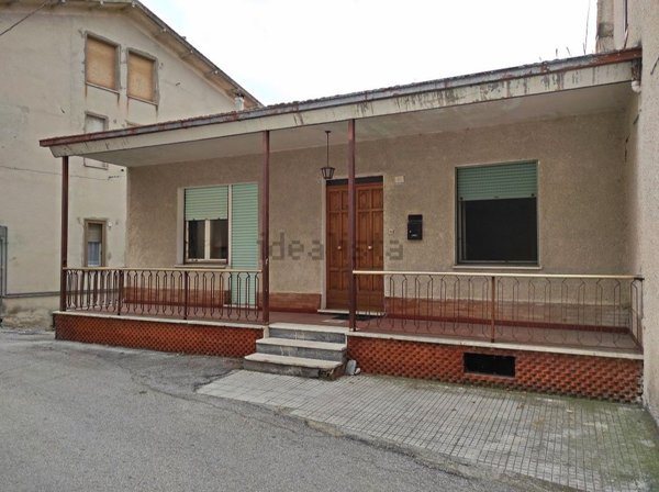 casa semindipendente in vendita a Cingoli