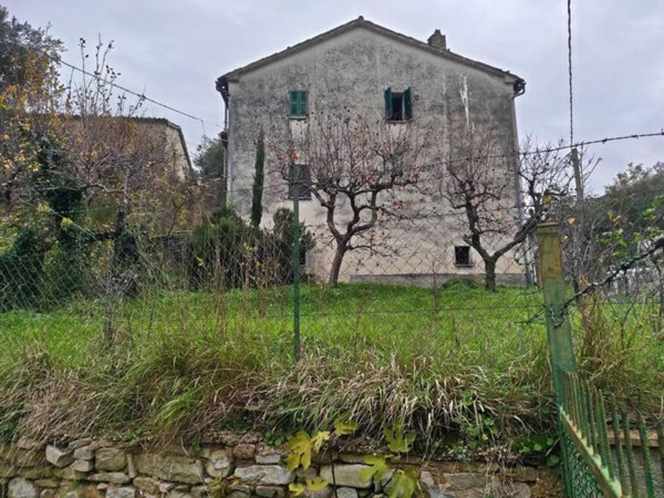 casa indipendente in vendita a Cingoli in zona Troviggiano