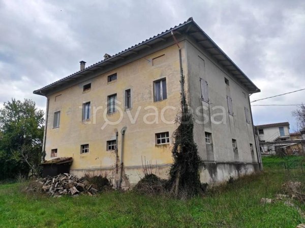 casa indipendente in vendita a Cingoli