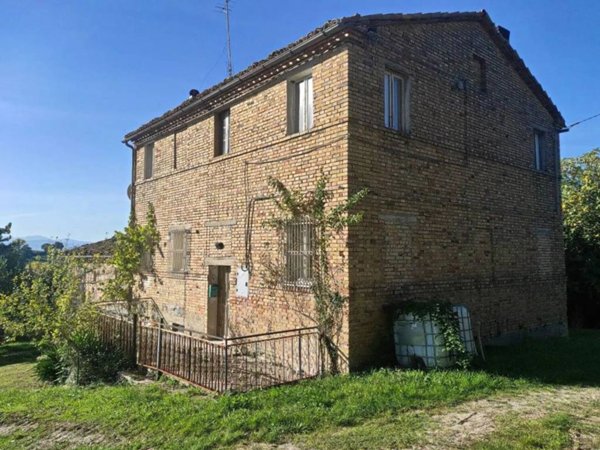 casa indipendente in vendita a Cingoli in zona Strada
