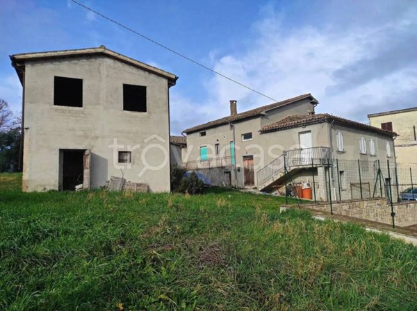 casa indipendente in vendita a Cingoli in zona Pozzo