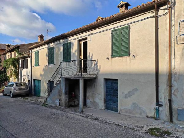casa indipendente in vendita a Cingoli