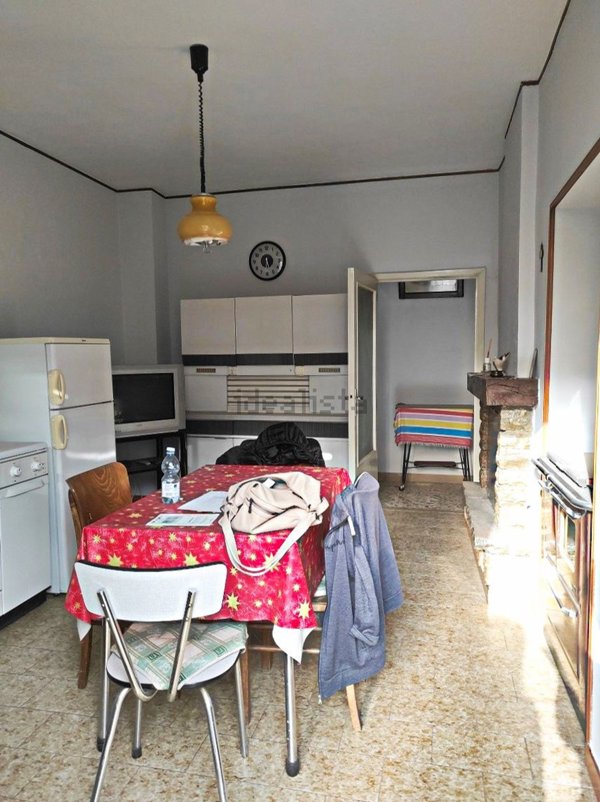 casa indipendente in vendita a Cingoli