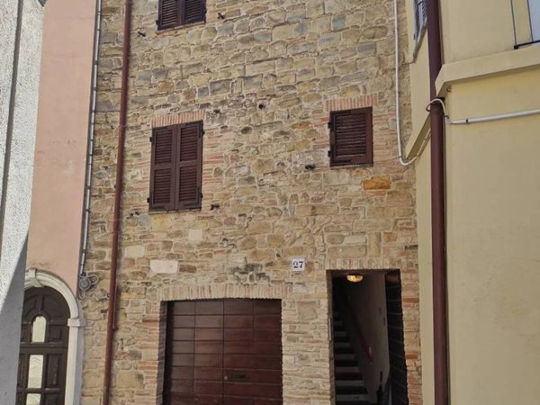 casa indipendente in vendita a Cingoli