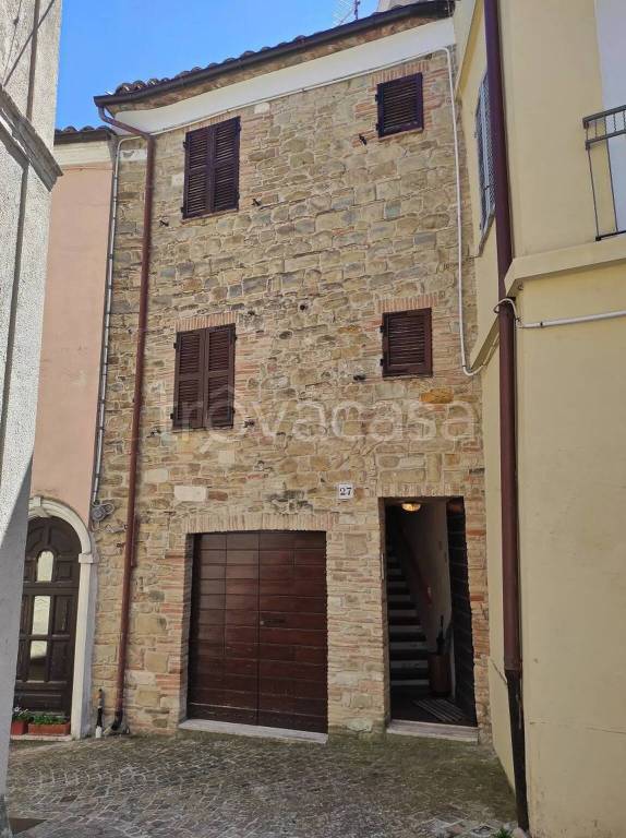 casa indipendente in vendita a Cingoli