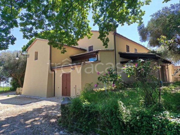 casa indipendente in vendita a Cingoli