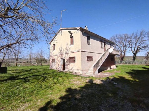 casa indipendente in vendita a Cingoli