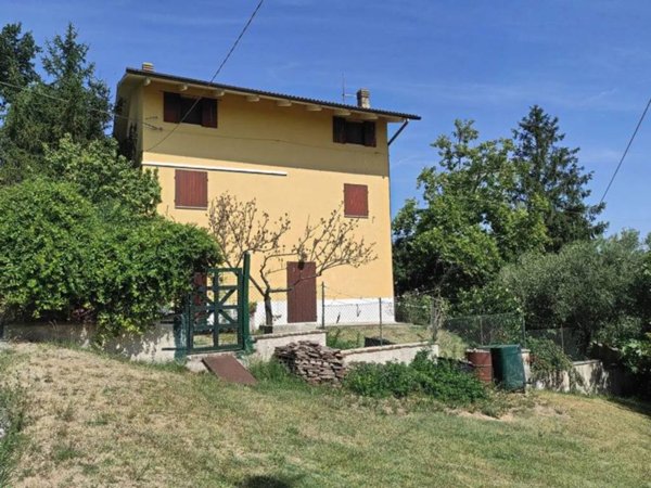 casa indipendente in vendita a Cingoli